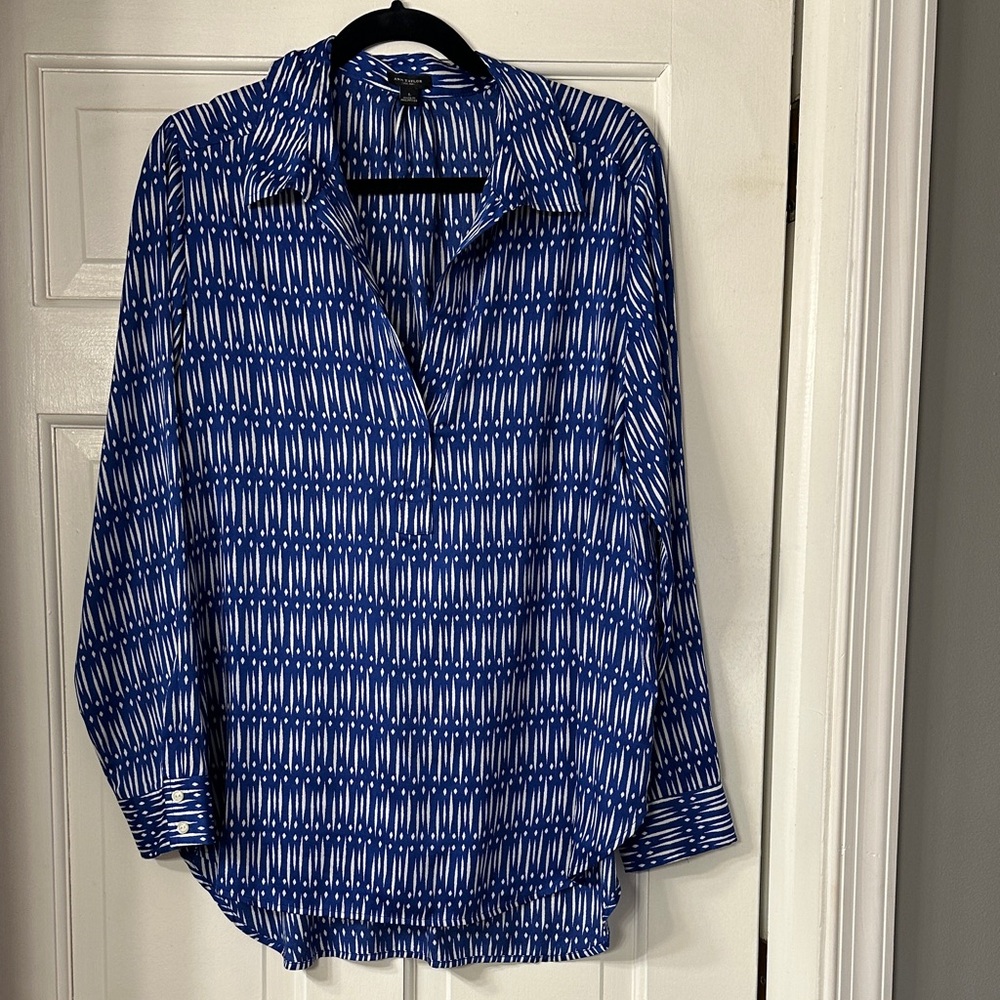 Ann Taylor Navy and White Geometric Blouse
